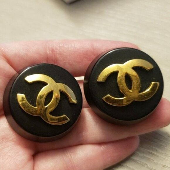 Chanel Vintage LARGE Interlocking CC Black and Gold Clip-On Earrings - Picture 10 of 16